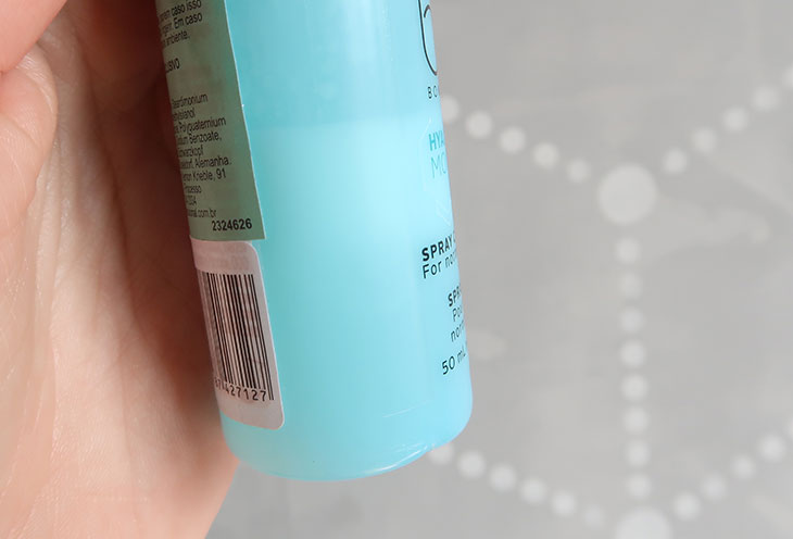 Spray condicionador Hyaluronic Moisture Kick Schwarzkopf no cabelo oleoso